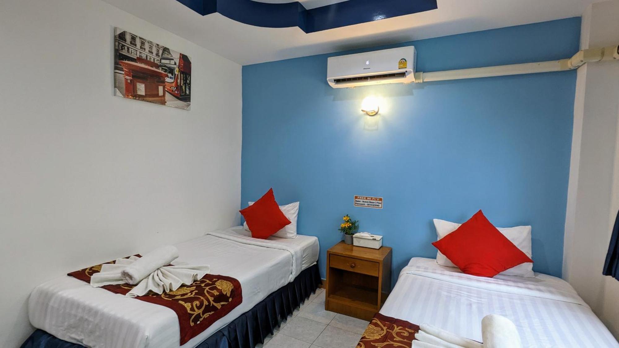 Heaven House Restro & Bar Hotel Patong ภายนอก รูปภาพ
