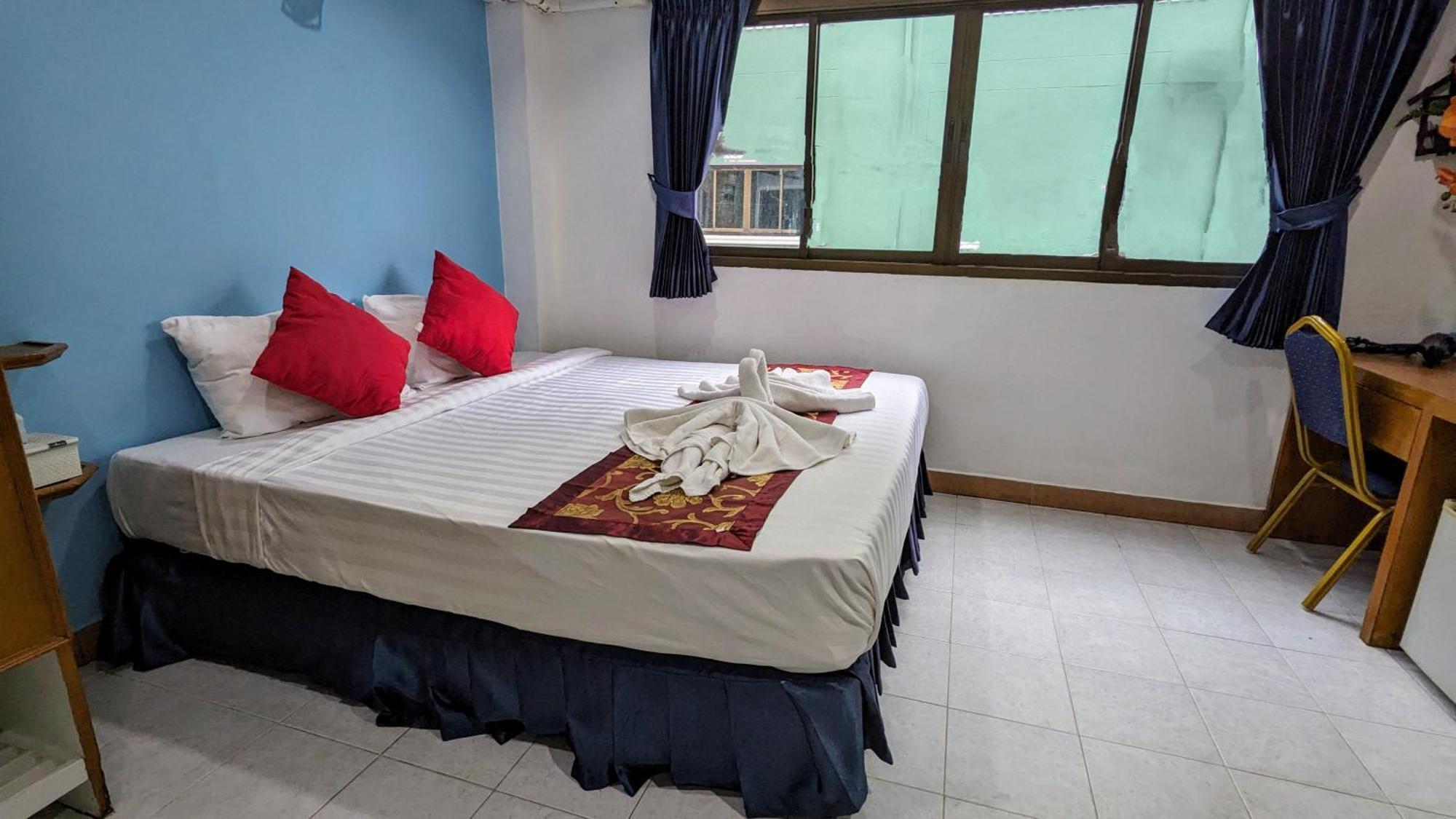 Heaven House Restro & Bar Hotel Patong ภายนอก รูปภาพ