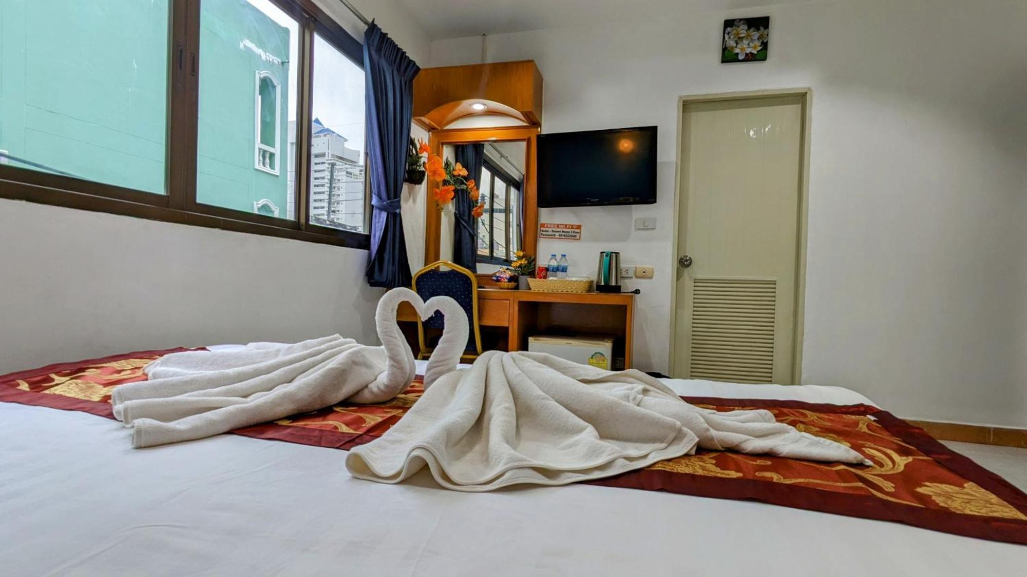 Heaven House Restro & Bar Hotel Patong ภายนอก รูปภาพ