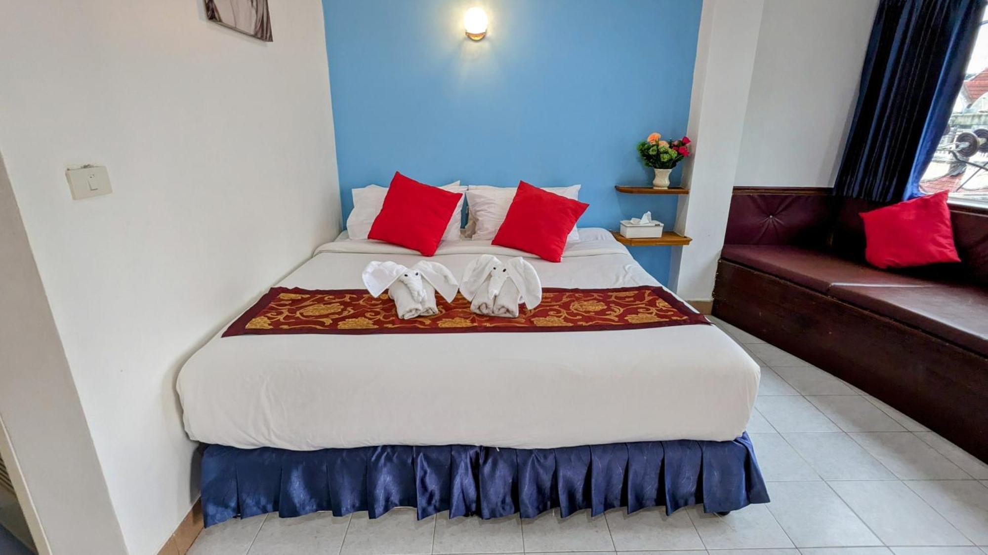 Heaven House Restro & Bar Hotel Patong ภายนอก รูปภาพ