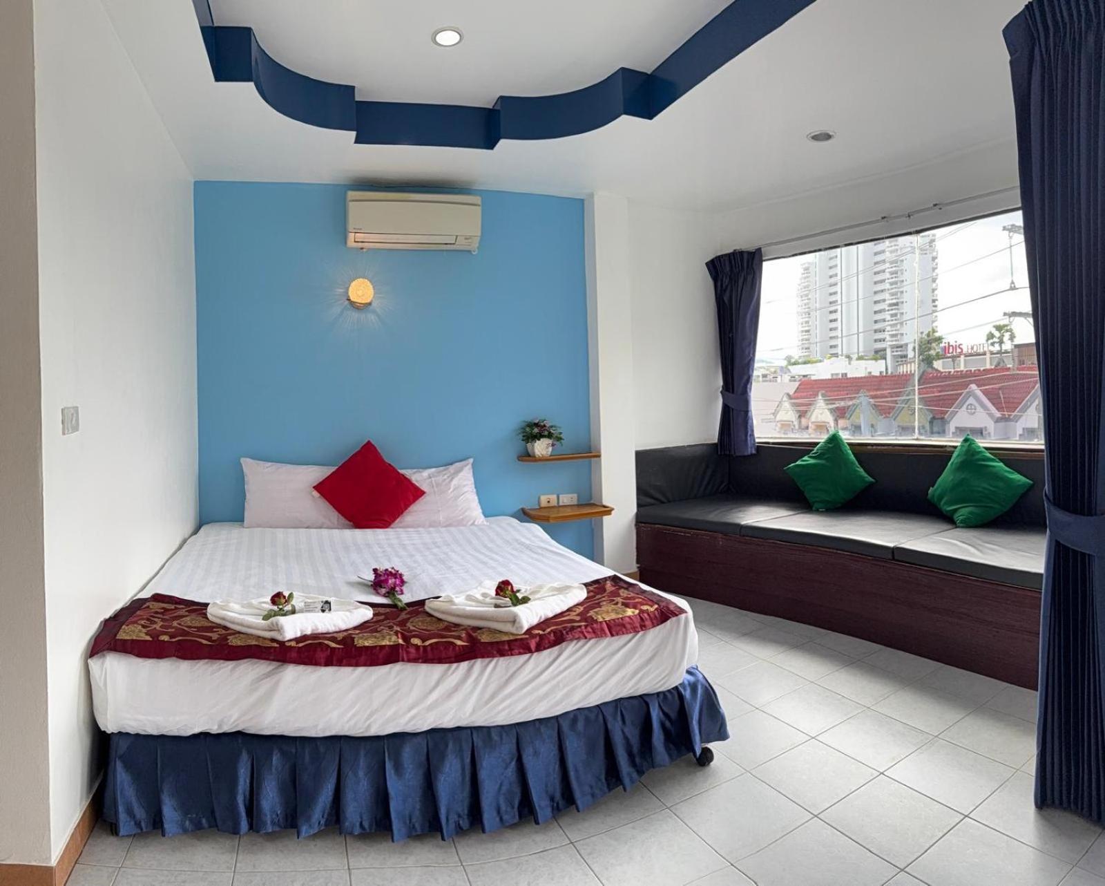 Heaven House Restro & Bar Hotel Patong ภายนอก รูปภาพ