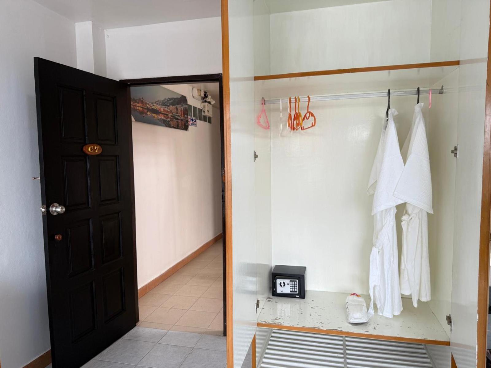Heaven House Restro & Bar Hotel Patong ภายนอก รูปภาพ