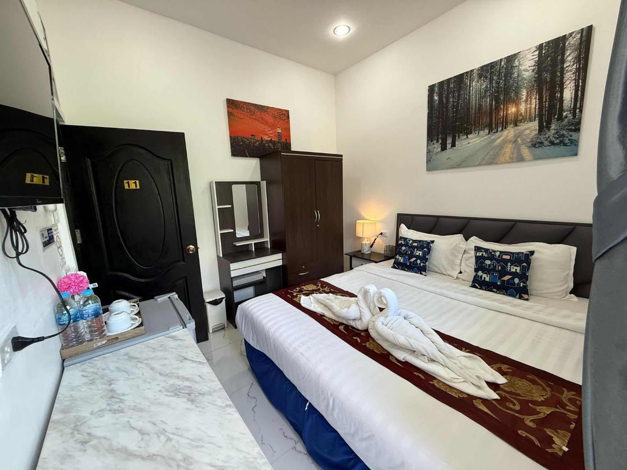 Heaven House Restro & Bar Hotel Patong ภายนอก รูปภาพ